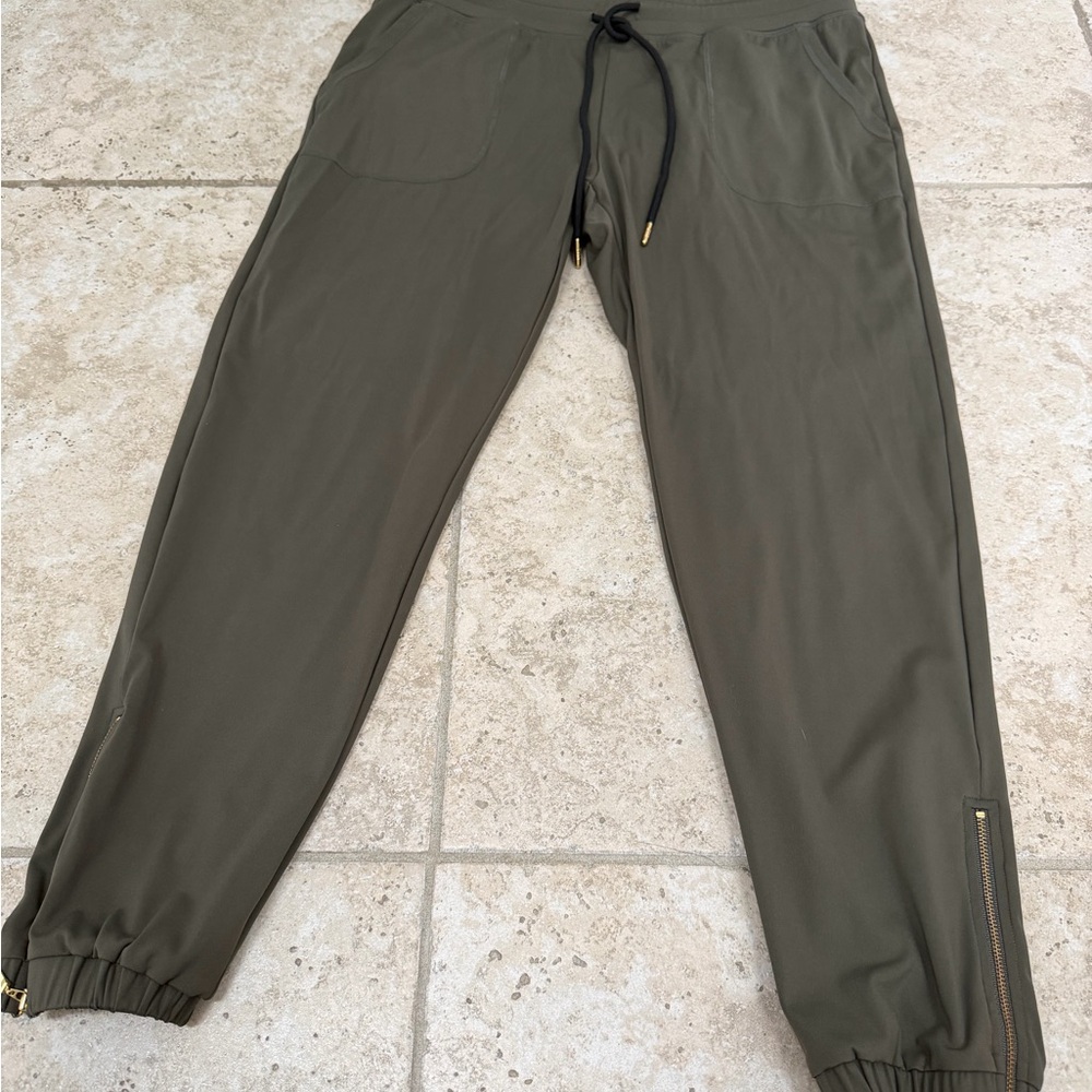 ZYIA Women’s Olive Peak Joggers Short with Gold Zipper